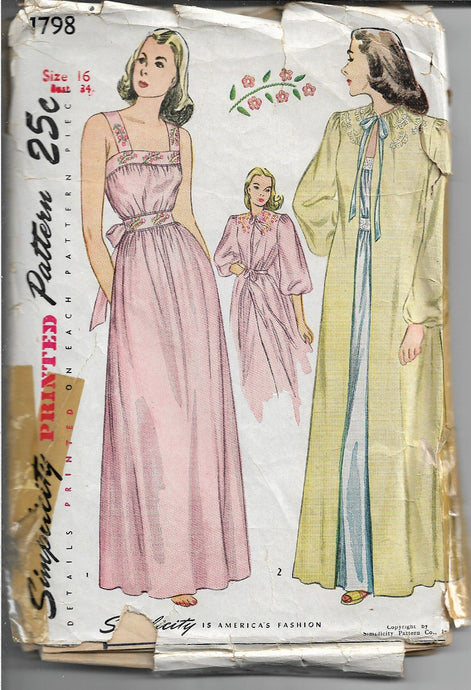 Simplicity 1798 Ladies Nightgown Negligee Lingerie Vintage Sewing Pattern 1940s - VintageStitching - Vintage Sewing Patterns