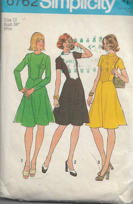 Simplicity 6762 Ladies Dress Flared Skirt Vintage Sewing Pattern 1970s - VintageStitching - Vintage Sewing Patterns